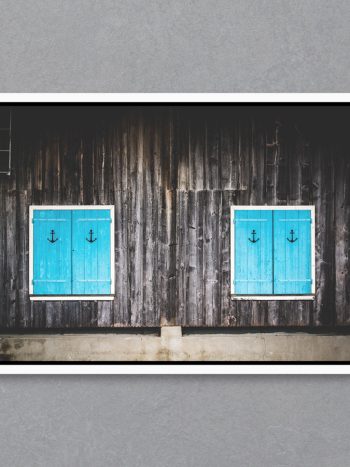 תמונה Wood Window with Anchor